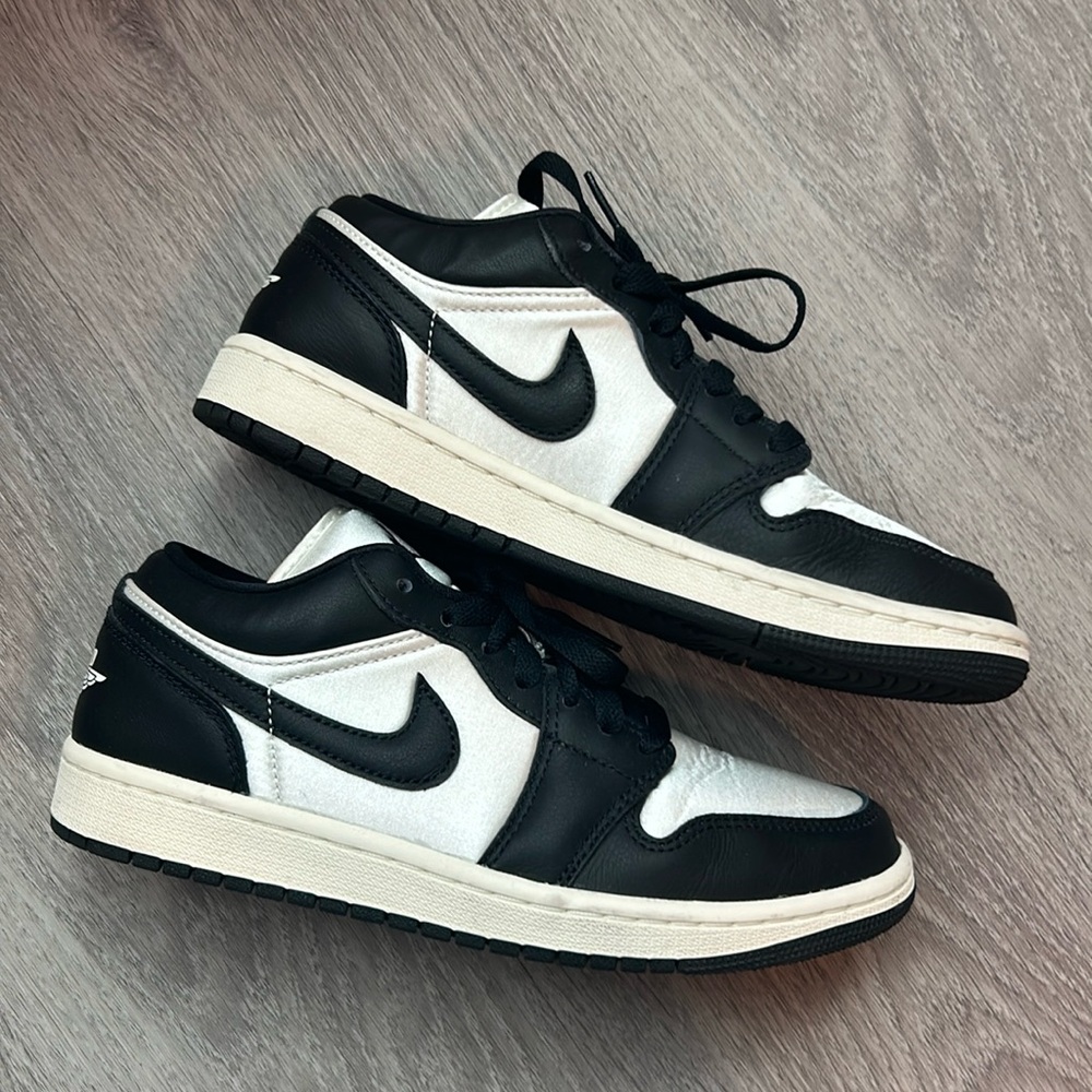 Wmns Air Jordan 1 Low SE 'Vintage Panda'